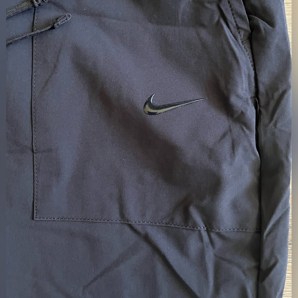 Nike - Picture 3 of 6